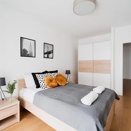 Apartament Hallera - 70m - 3 Pokoje - Winda - Garaz - Nowe Osiedle * 弗罗茨瓦夫
