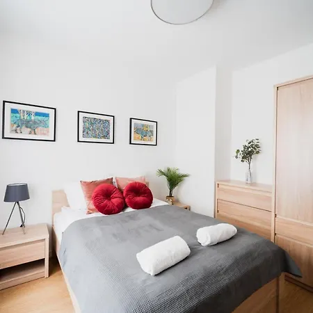 Apartament Hallera - 70m - 3 Pokoje - Winda - Garaz - Nowe Osiedle 公寓 *