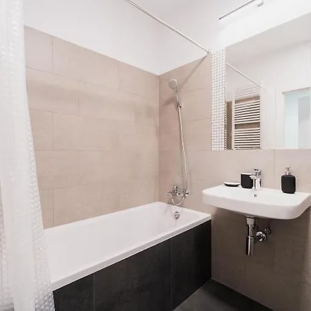 Apartament Hallera - 70m - 3 Pokoje - Winda - Garaz - Nowe Osiedle 公寓