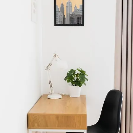 Apartament Hallera - 70m - 3 Pokoje - Winda - Garaz - Nowe Osiedle *