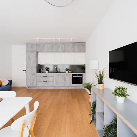 Apartament Hallera - 70m - 3 Pokoje - Winda - Garaz - Nowe Osiedle 公寓 *